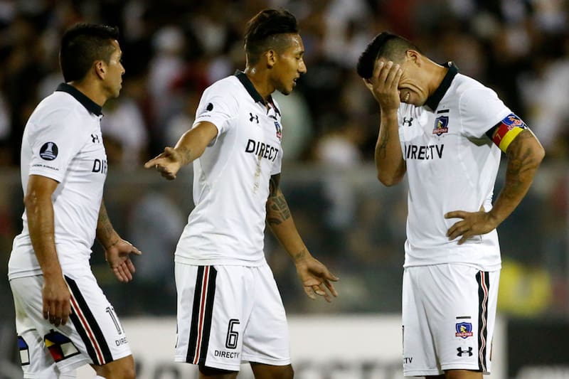 sufre por la eliminación de Colo Colo ante Botafogo en 2017 (Foto: Photosport)