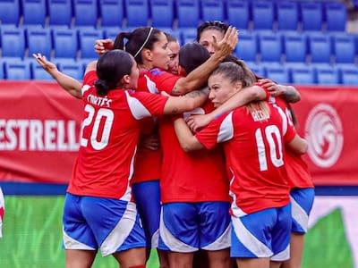 ¡Se pasó! Karen Araya se mandó este golazo de mitad de cancha en triunfo de la Selección Chilena