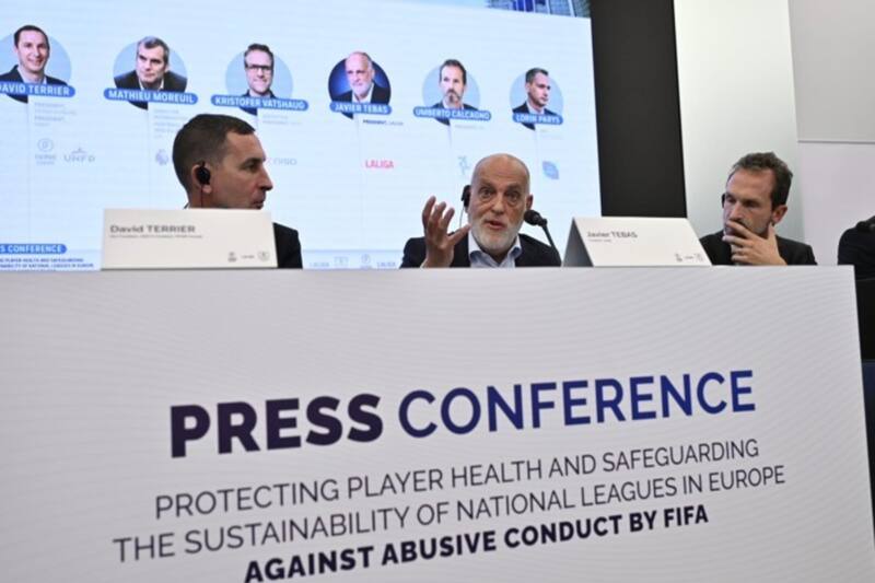 ofreció una conferencia de prensa para argumentar sus puntos sobre la queja ante la FIFA.