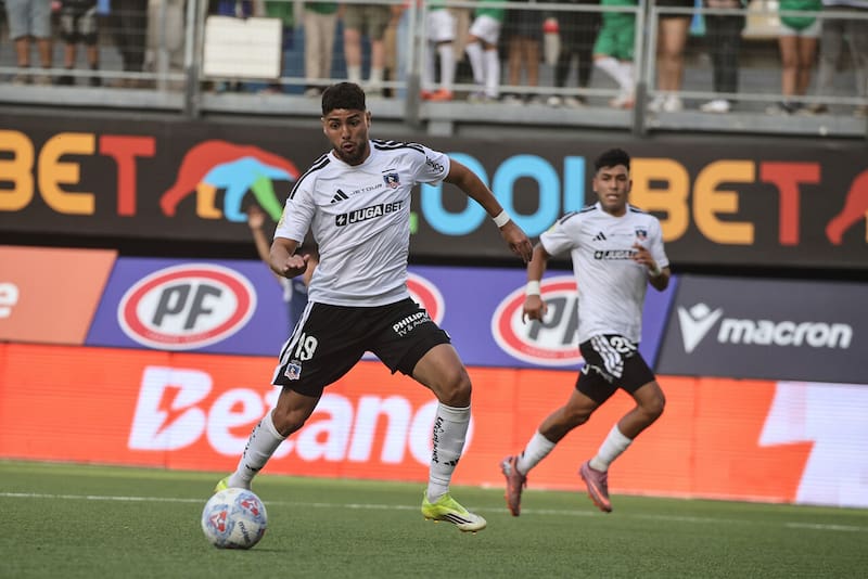 Los albos ya tienen formación casi confirmada para enfrentar a Huachipato. Foto: Agencia Aton.