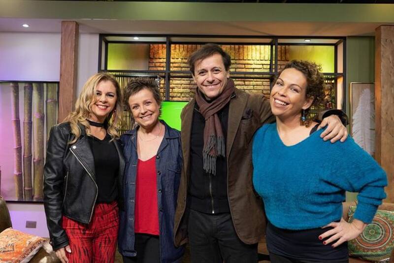 Elenco de "Claudia Conversa", emitido por TV+.