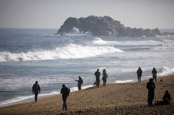 Decretan alerta de tsunami para costas chilenas tras erupción de volcán en Tonga