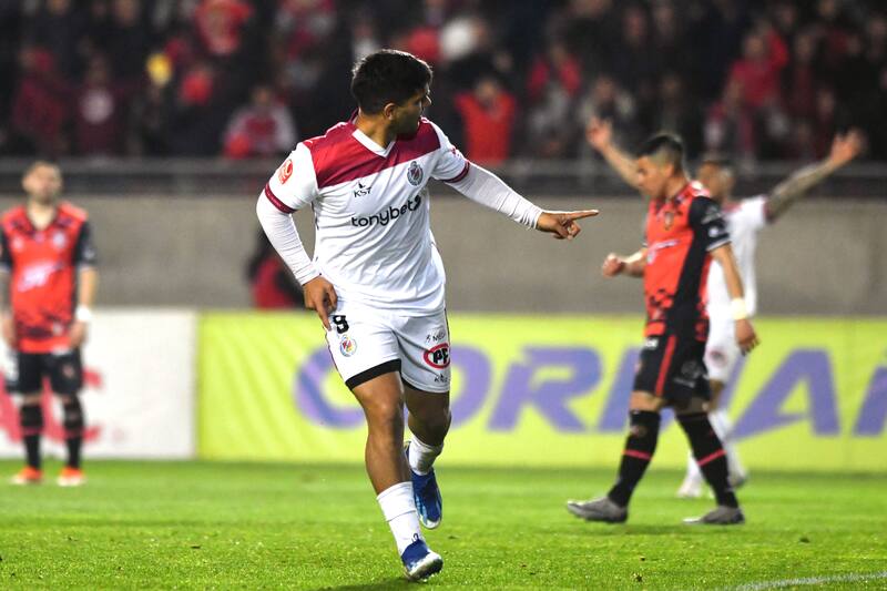 Lionel Altamirano le anotó un doblete a Deportes Limache el pasado fin de semana y llegó a los 19 goles en Primera B. (Foto: Aton)