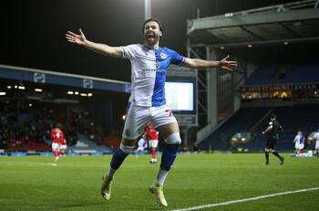 Newcastle quiere a goleador y estrella sudamericana que complicaría la llegada de Ben Brereton