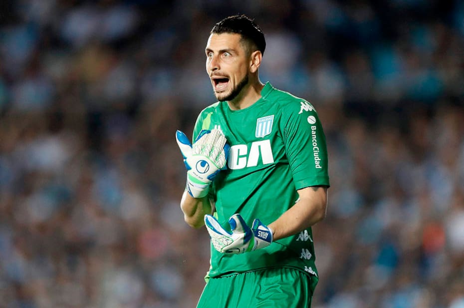 El arquero chileno vive un incierto futuro en Racing.