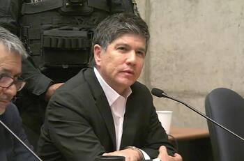 Renuncian abogados de Manuel Monsalve en medio de investigación por denuncia de violación