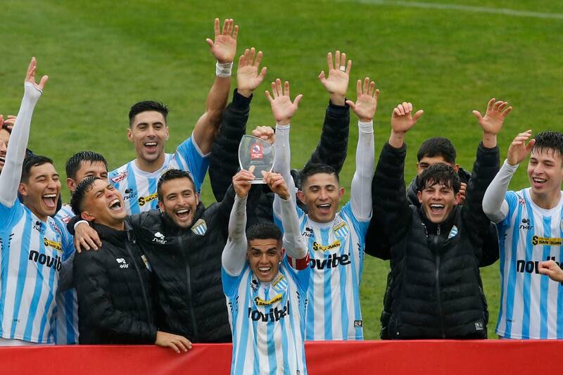 celebrando el triunfo de Magallanes sobre O'Higgins