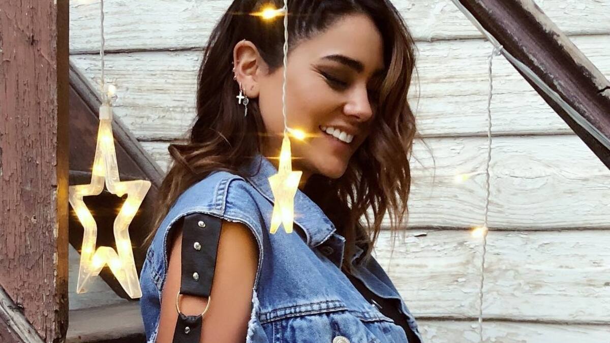 Camila Recabarren respondió con llamativo "outfit" a quienes la critican por su estilo