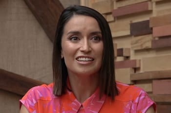 Casi renunció a Canal 13 por ello: Chantal Aguilar confiesa lo mucho que le costó acostumbrarse a Santiago