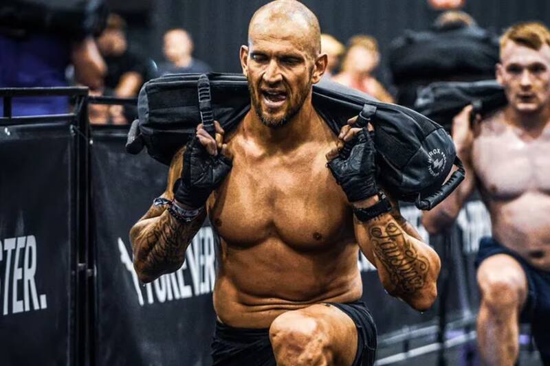 Lucas Aveldaño en plena competencia de hyrox