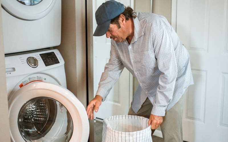 Usa las cáscaras de huevo para limpiar mejor tus prendas.