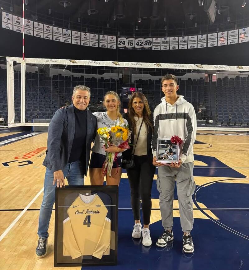 Fernando Solabarrieta y Ivette Vergara acudieron a importante momento de su hija, Maite Solabarrieta.