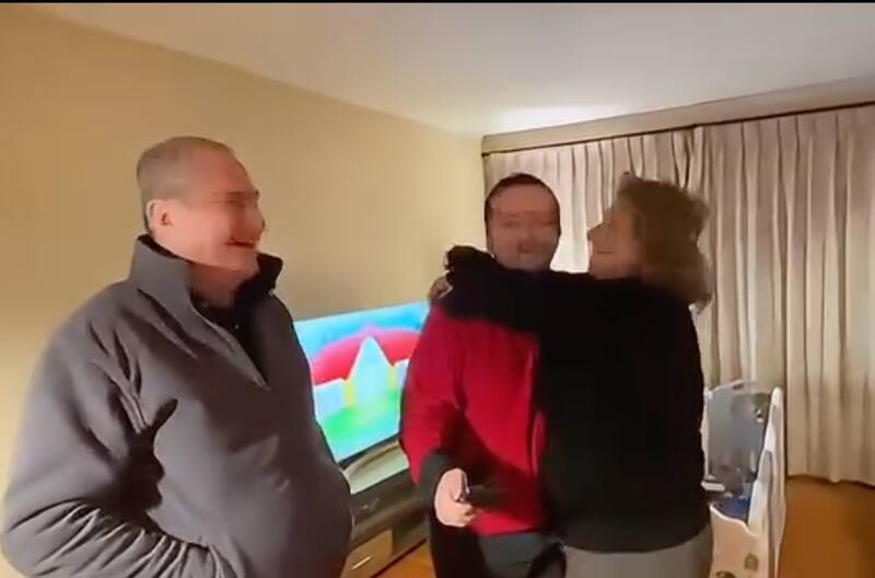 Toto Acuña compartió especial reacción de sus padres.