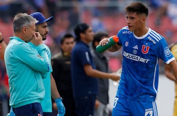 Más de lo esperado: la U informó cuánto tiempo estará fuera de las canchas David Retamal