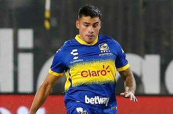 Álex Ibacache y Everton sellan detalles para la inminente extensión del préstamo