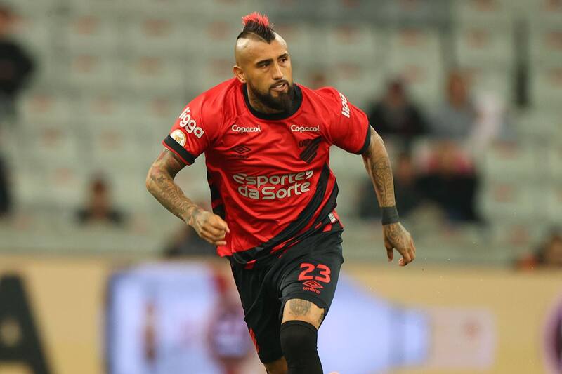 debutó como jugador del Athletico Paranaense.