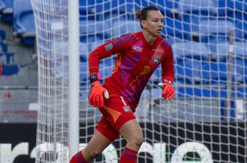 Suma y sigue: Tiane Endler fue nominada al equipo ideal de la FIFPro