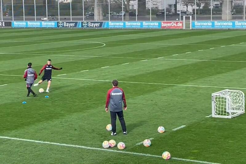 Charles Aránguiz volvió a los entrenamientos en el Bayer Leverkusen.