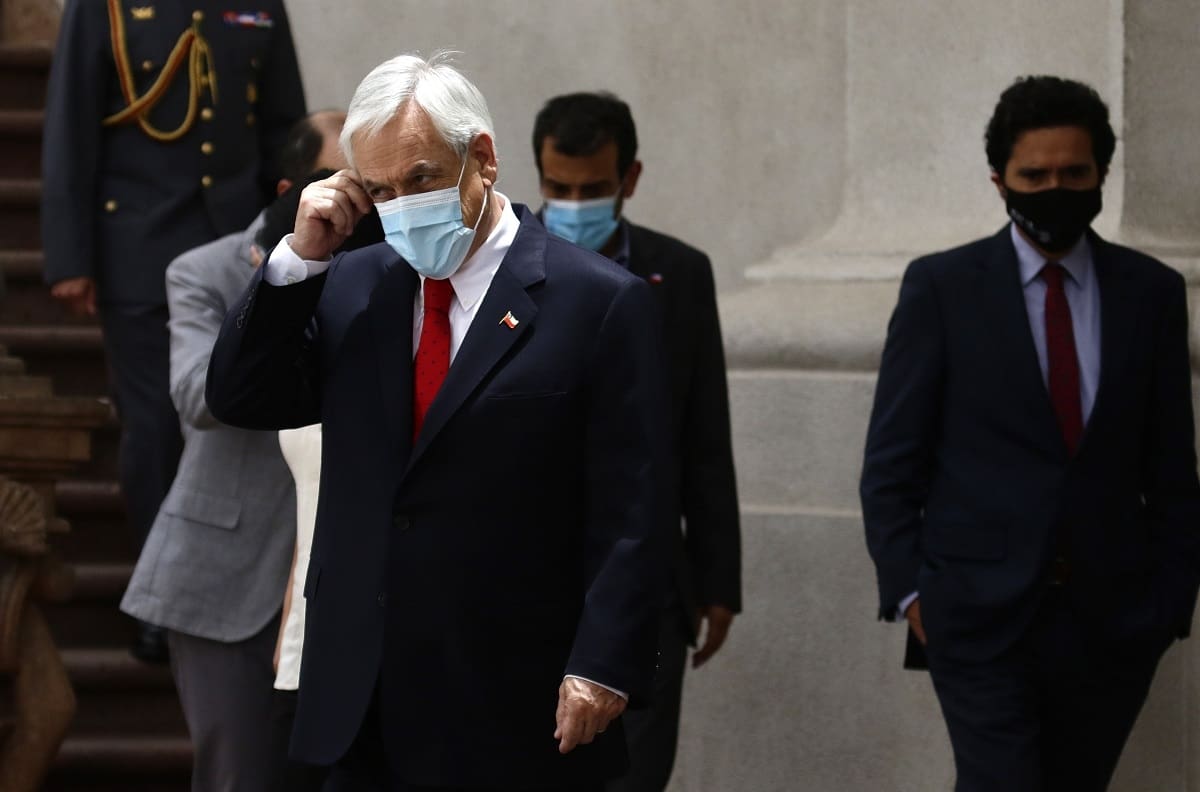 Cadem: Aprobación de Piñera llega al 12% y un 70% espera que lo haga peor el próximo año