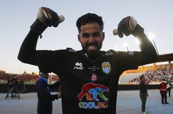 Diego Tapia y su tarde soñada en Magallanes: "Atajé y salí corriendo a cualquier lado para celebrar"