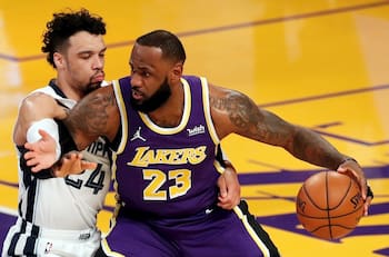 ¿Cuánto le falta a LeBron James para superar a Kareem Abdul-Jabbar y ser el máximo anotador de la historia de la NBA?