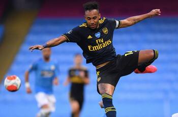 Jugador del Arsenal dio positivo antes del duelo ante Manchester City