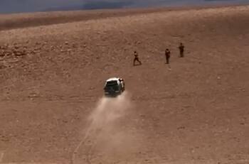 VIDEO | Registran persecución policial en pleno desierto de Atacama que terminó en balacera