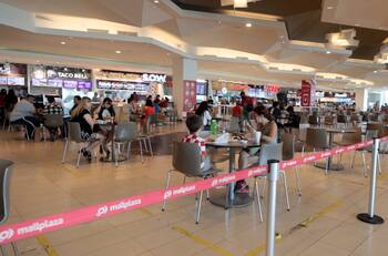 Patios de comida en Transición: ¿Cuántas personas se permiten por mesa con el nuevo cambio de protocolo?