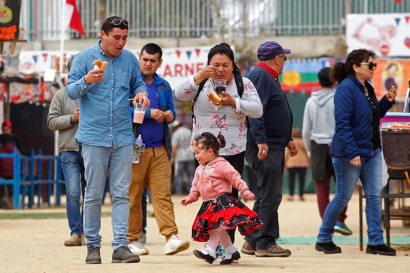 Sin embargo, hay familias que prefieren pasar las Fiestas Patrias dentro de Chile en vez de realizar viajes internacionales.