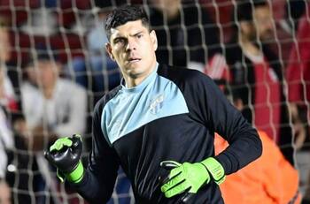 VIDEO | El extravagante Carlos Lampe sigue como figura y lideró con notable atajada el triunfo de Atlético Tucumán
