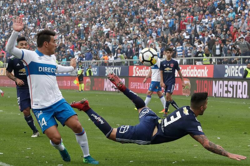 defendiendo a la UC en un Clásico Universitario. Foto: Agencia Aton.