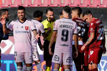 No solo a Melipilla: las polémicas decisiones de Ángelo Hermosilla que perjudicaron a la U y a la UC