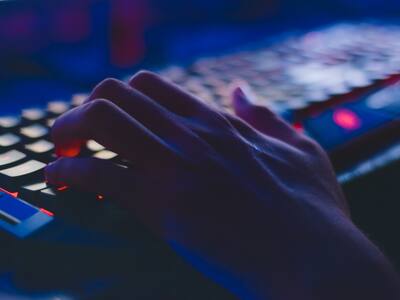 Empleado iba a ser despedido por jugar en horario laboral: Compañero lo salvó con argumentos gamers