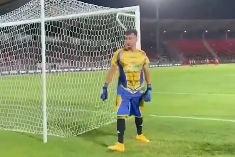 El ex portero salió de la cancha para comer una mechada.