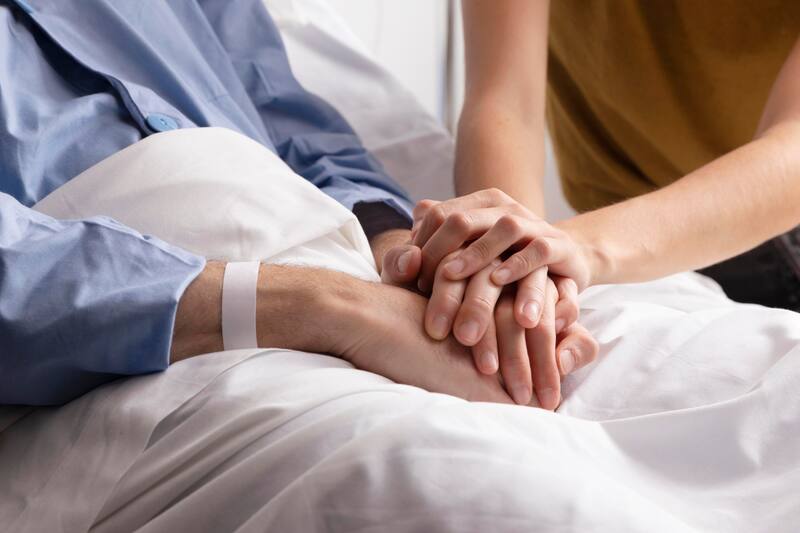 El beneficio entrega un pago mensual para quienes se dedican al cuidado no remunerado de personas con una discapacidad severa.