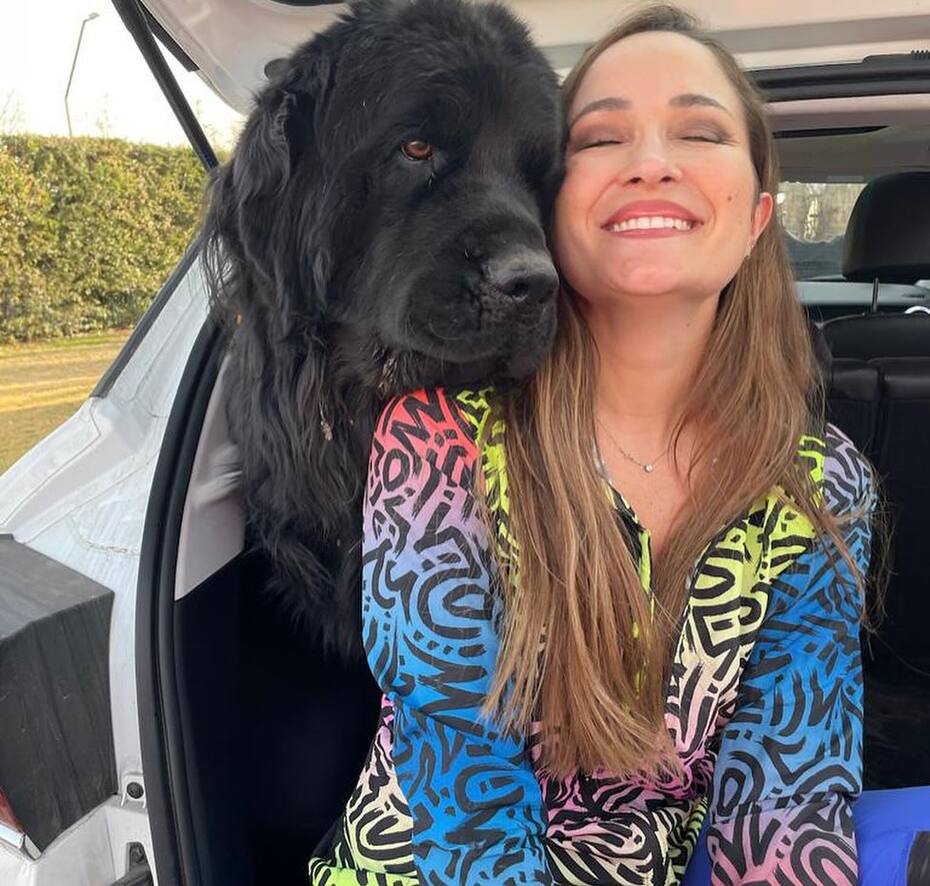 Francini Amaral y su perrito