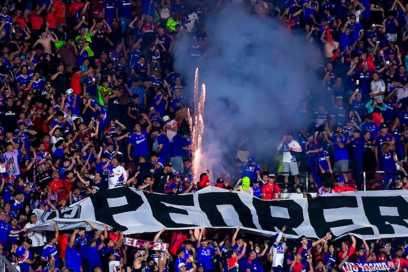 sufre por su barra: el informe arbitral que deja al club al borde de un nuevo castigo. Foto: Aton.