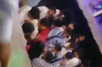 VIDEO | Podría haber sido una tragedia: Piso de discoteque colapsó cuando un grupo de jóvenes celebrara su fiesta de promoción