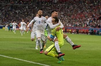 Extraordinario: Claudio Bravo contó cómo fue el día en que dejó a Cristiano Ronaldo con ganas de figurar