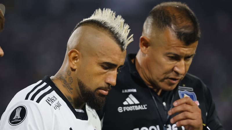 Almirón golpeó la mesa: ¿Por qué “borró” a Arturo Vidal y a Mauricio Isla para el partido vs Cobresal?