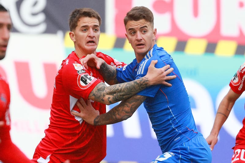 El defensa junto a su hermano Franco en el fútbol chileno. Foto: Agencia Aton.