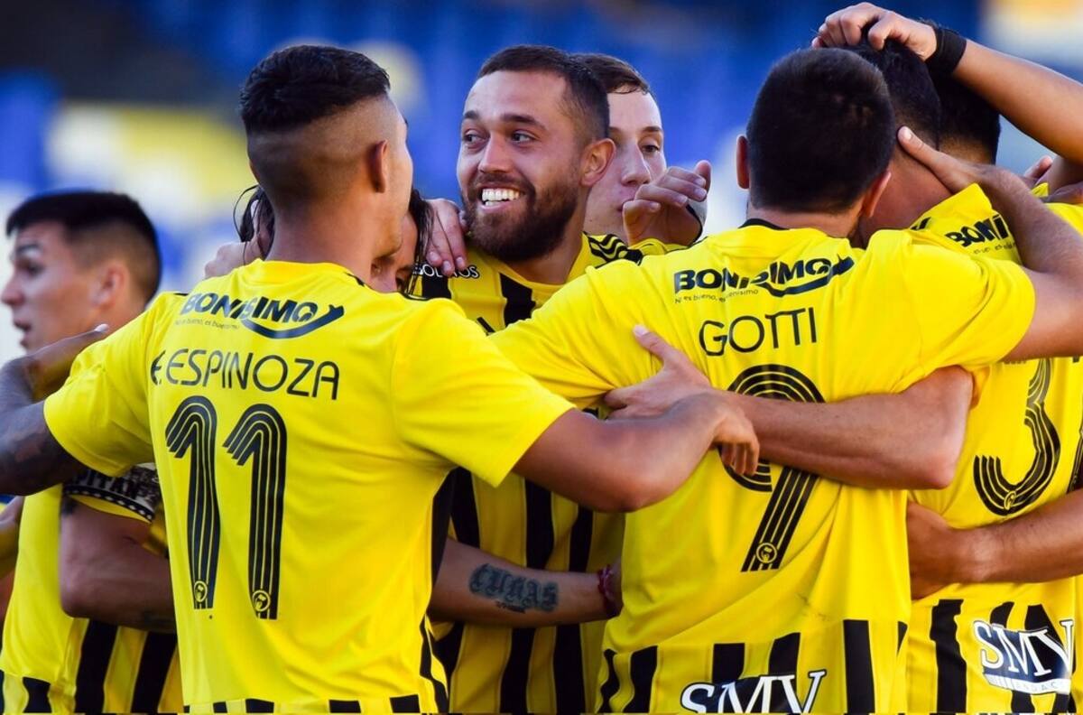 Sin pena ni gloria: Refuerzo de Fernández Vial que jugó 3 partidos anunció su salida del club