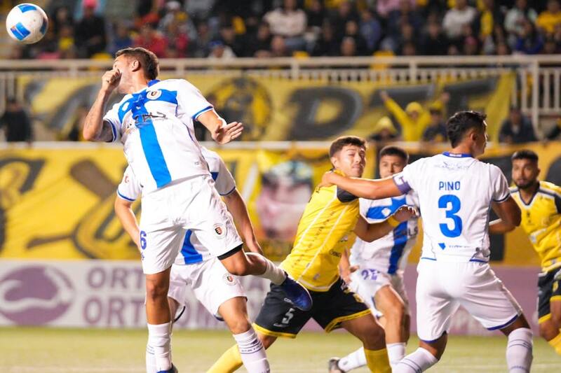 tendrá a Nelson Garrido como técnico interino tras la salida de Felipe Núñez. (Foto: @DeportesSantaCruz).