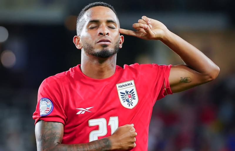 El delantero de Panamá quiere seguir en el fútbol chileno.