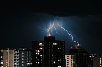 Emiten aviso de tormentas eléctricas para tres regiones del país: Se extenderán hasta el miércoles