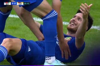 VIDEO | Bella "palomita": Ángelo Henríquez se lució con un acrobático golazo en Polonia