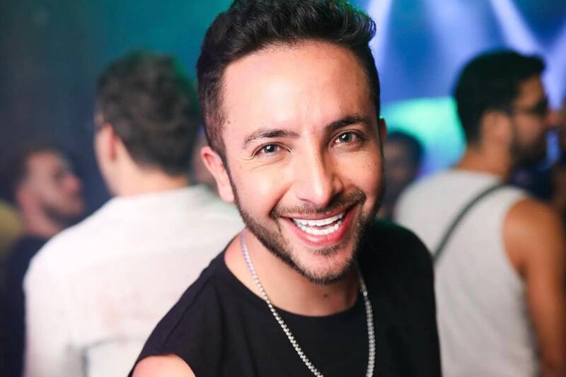 A través de sus redes sociales, el animador compartió una fotografía de su nuevo look.