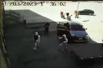 VIDEO | Violento asalto en Pudahuel: Delincuentes armados robaron 300 celulares desde bodegas