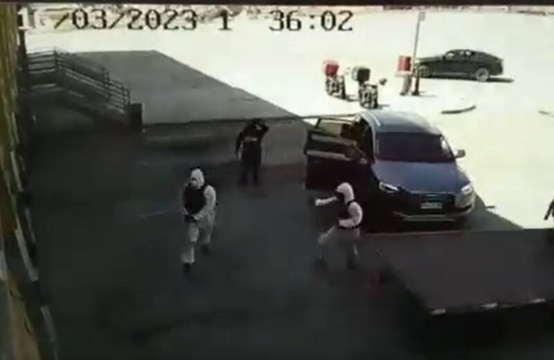 Las cámaras de seguridad captaron el momento del robo. Foto: Captura de video.