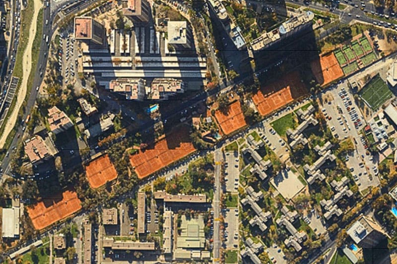 Disputa por terrenos de Cerro Colorado presentan dilema entre la continuidad de las canchas de tenis o instalar proyectos habitacionales.